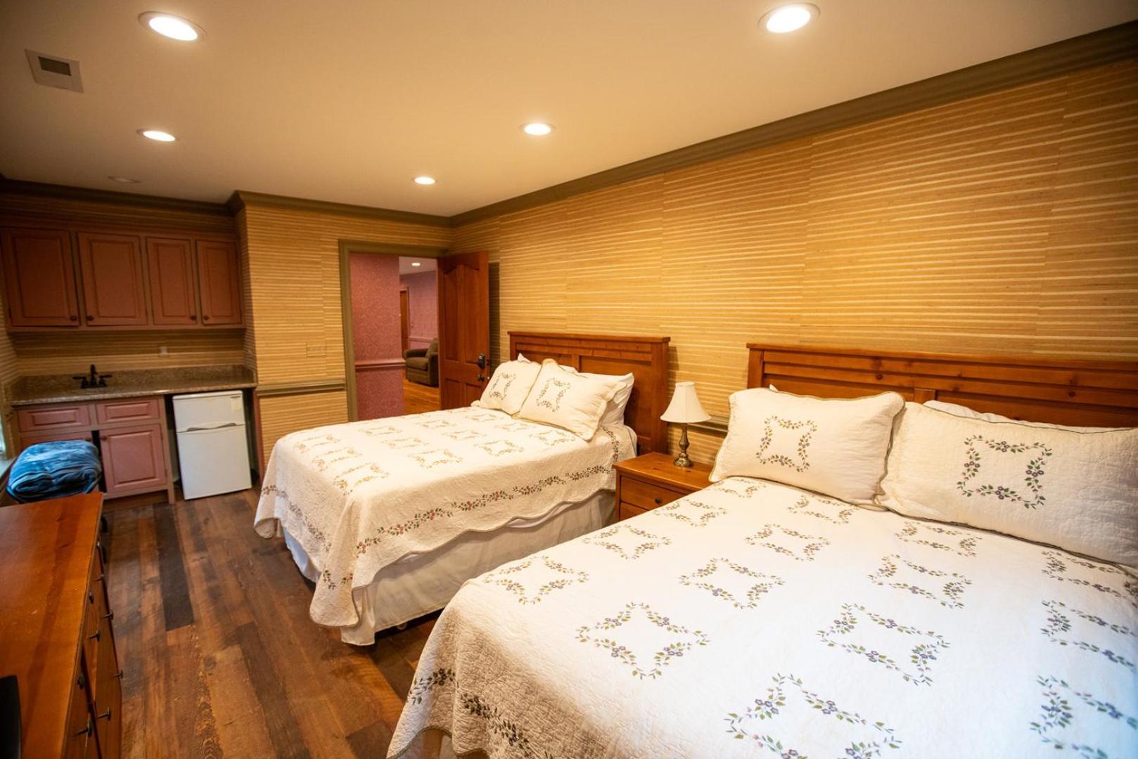 Howard'S Creek Inn White Sulphur Springs Esterno foto