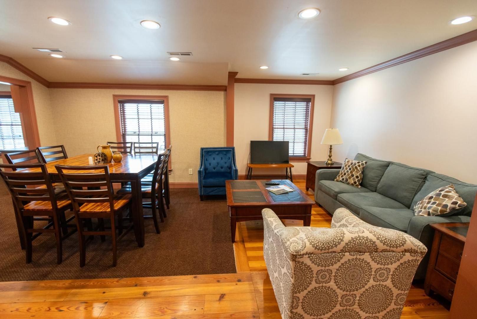 Howard'S Creek Inn White Sulphur Springs Esterno foto