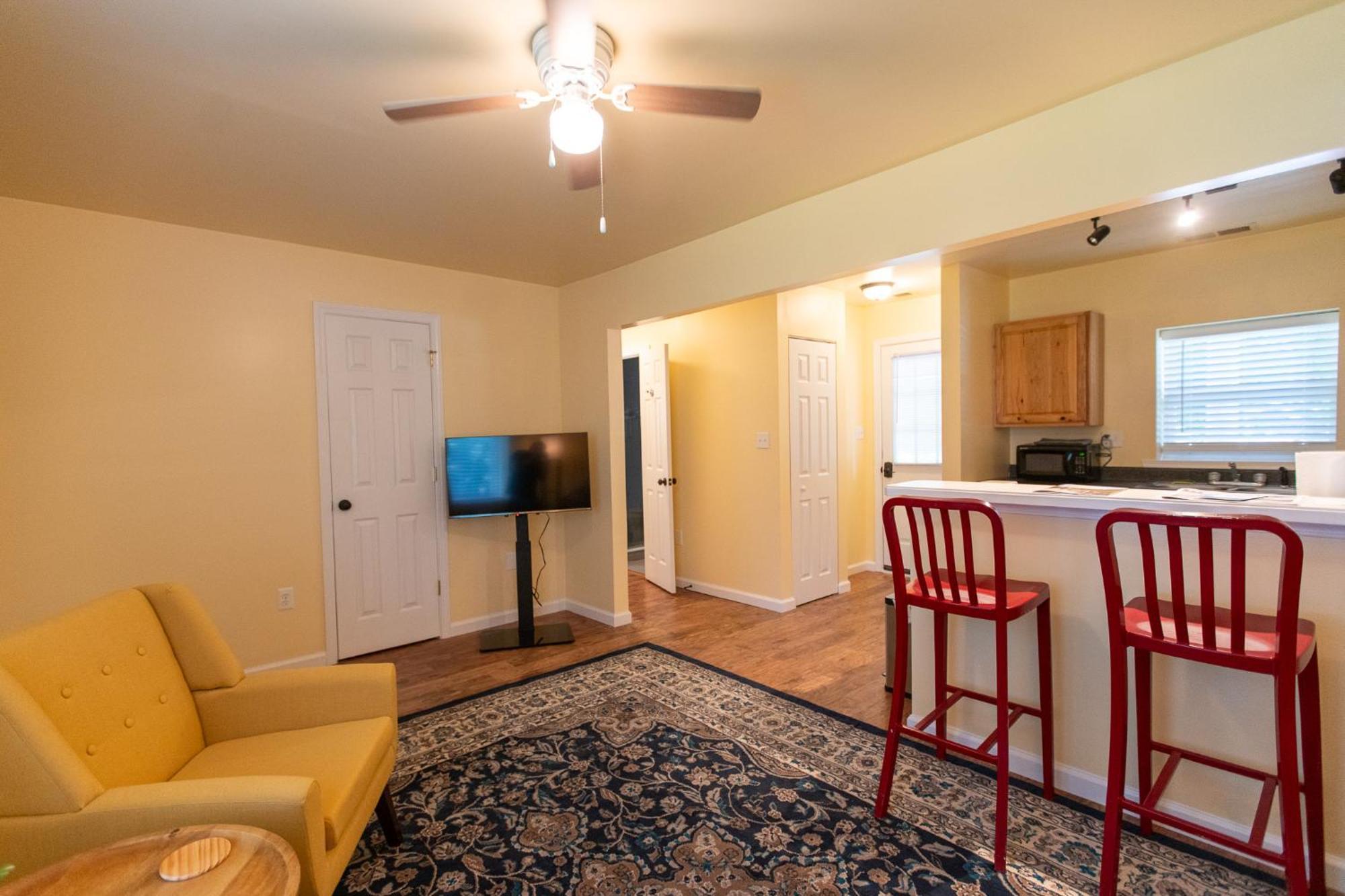 Howard'S Creek Inn White Sulphur Springs Esterno foto