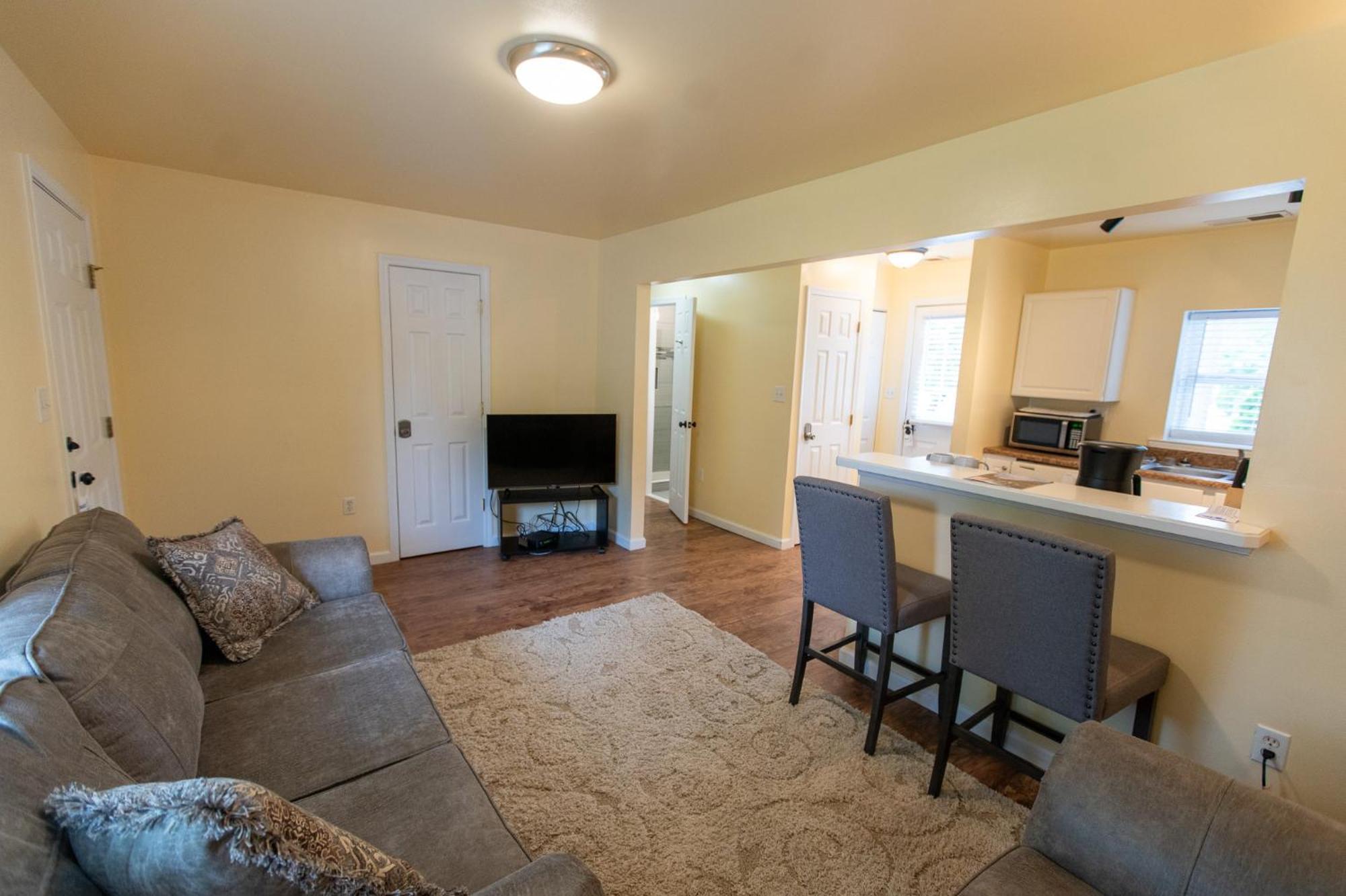 Howard'S Creek Inn White Sulphur Springs Esterno foto